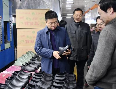 磁縣縣長(zhǎng)張力超到勞保企業(yè)進(jìn)行調(diào)研
