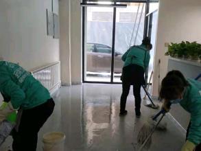 小時(shí)工開(kāi)荒保潔住家家庭保潔提供日常保潔4小時(shí)、日常保潔3小時(shí)、日常保潔2小時(shí)服務(wù)